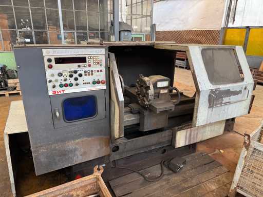   Strung CNC / Centru de strung CNC