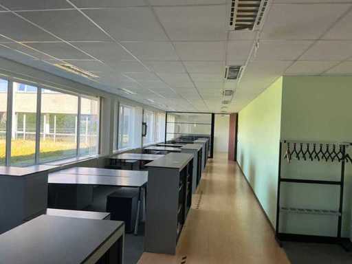 Office furniture & IT due to bankruptcy of STAPLES Belgium BV