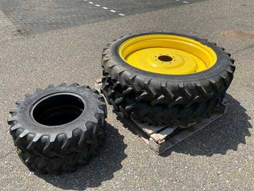 Set di ruote agricole BKT 230/95R36 + 210/95R16