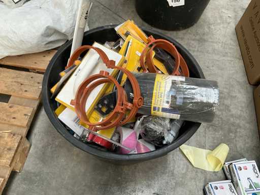 Partij divers gereedschappen in speciekuip