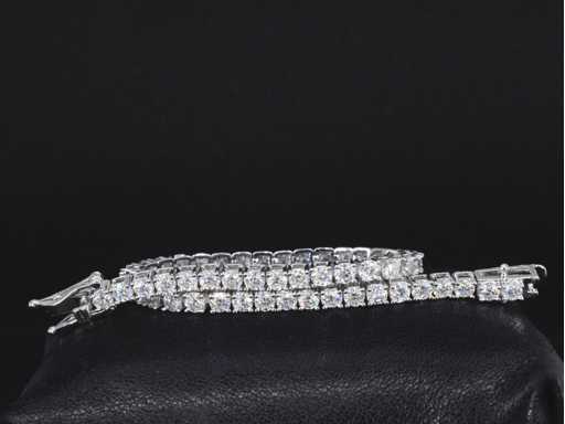 Bracelet de tennis blanc avec des brillants