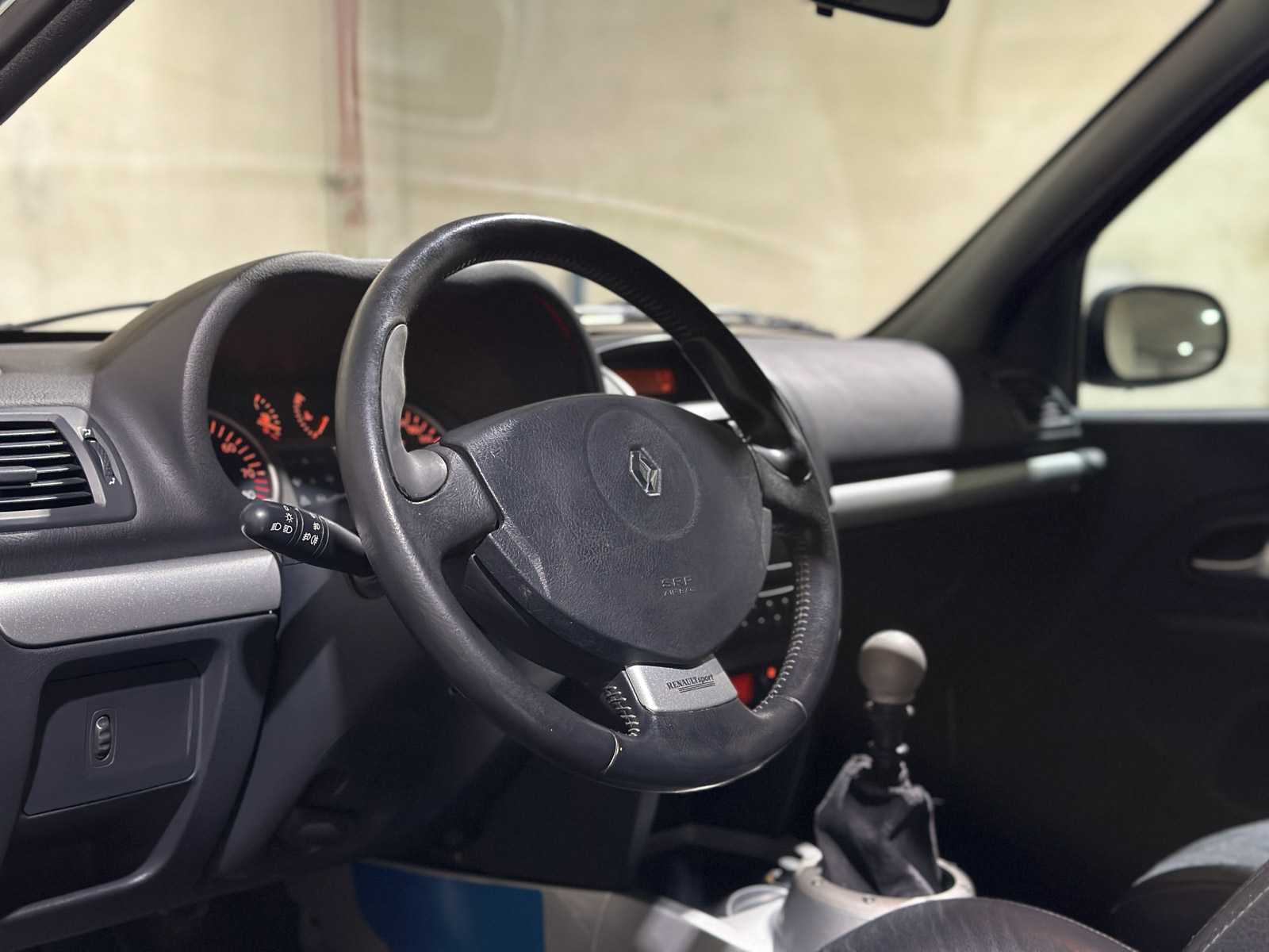 Renault Clio V6 3.0 Sport RS Phase 2 (NR 149) 255pk 2004 Youngtimer