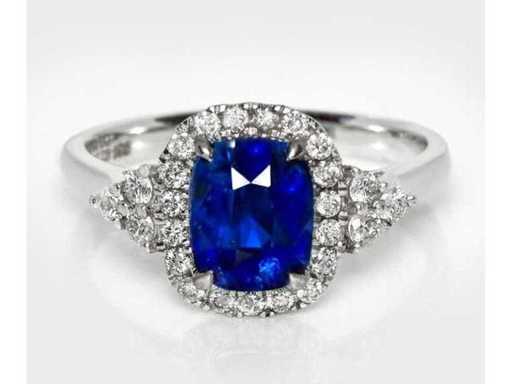 Luxury Ring Natural Deep Blue Sapphire 2,40 Karat