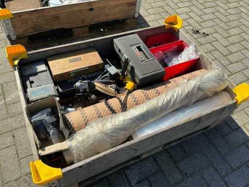 Verschiedene Kompressorteile und Werkzeuge, Folie