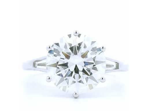 18 Karaat witgouden ring met 4,36 crt. diamant