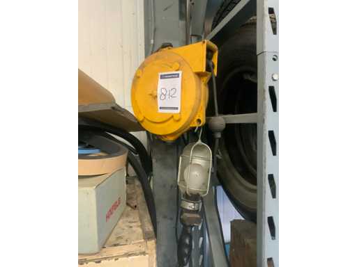 Szpula kablowa z lampą roboczą