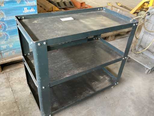 Carrello a ripiani con ruote