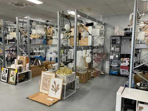 Un lot de iluminat asortat