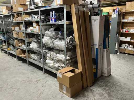 Verschiedene Dachmaterialien und PVC-Beschläge