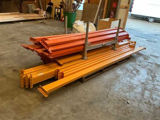 Charge von Regalmaterialien