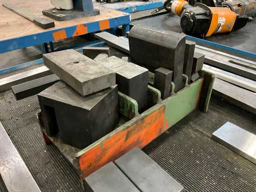 Diversas filas / cuadrados de acero