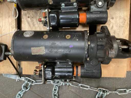 Electrical engine starter