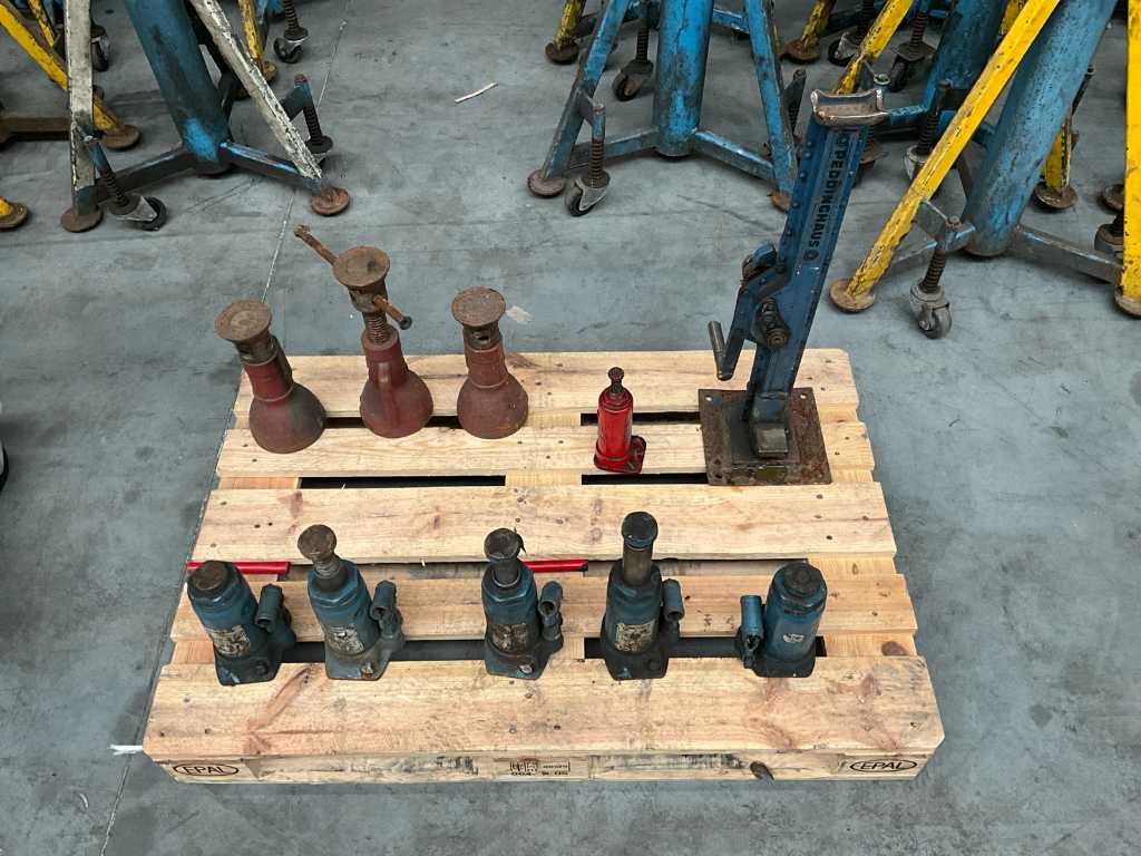 Batch of pot jack and axle support