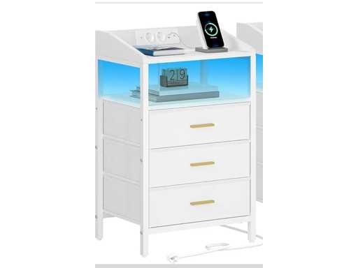 2 comodini con doppia presa con porta USB.