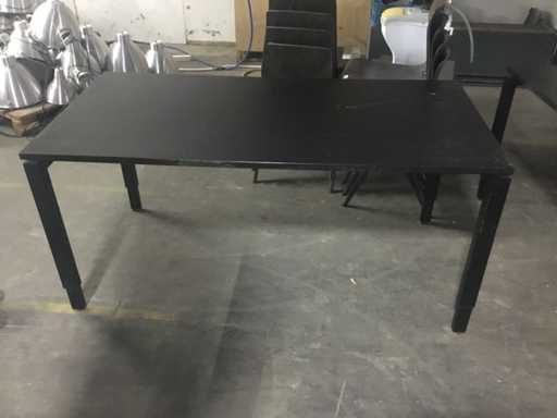 Desk (2x)