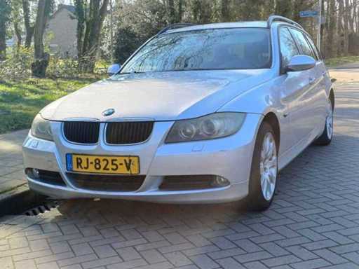 BMW 318i Touring, RJ-825-V