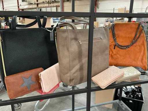Handbags and wallets (8x)