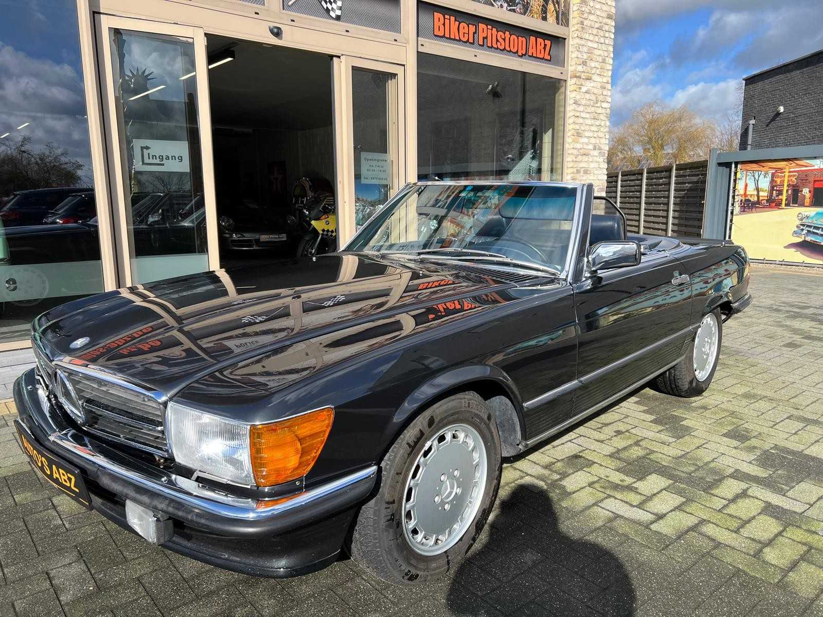 Mercedes-Benz – 560 SL – Classic car