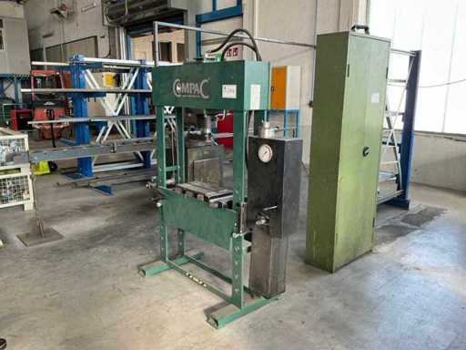 2015 COMPAC EP40 G5 Electro-hydraulic workshop press