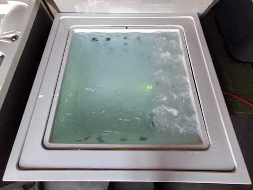 Infinitas The One Jacuzzi et spa extérieur pour 6 personnes
