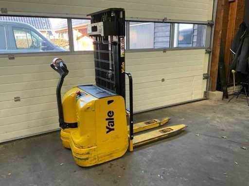2013 Yale Ms12 ac Stacker