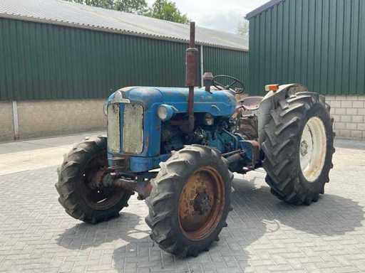 Klasyczny traktor Fordson Super Major z 1964 roku