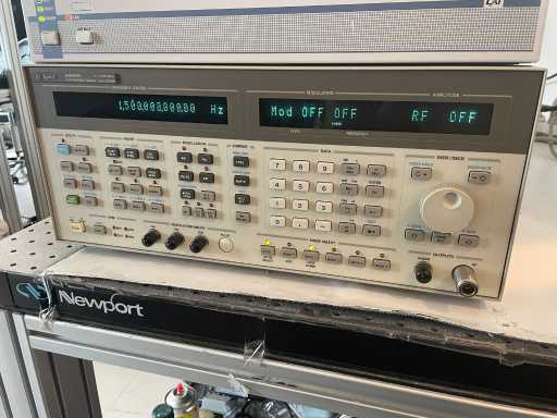 AGILENT - 8665B - Signal Generator