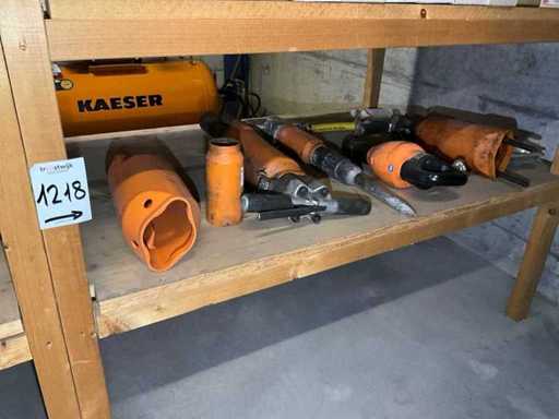 Mnóstwo młotów pneumatycznych i akcesoriów