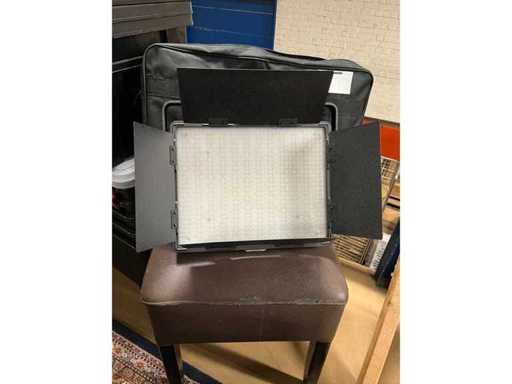 Lampa w studiu fotograficznym