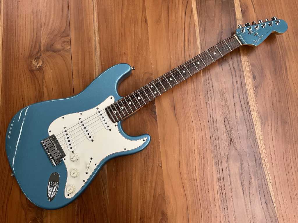 FENDER Stratocaster - Bleu placide du lac (1995)