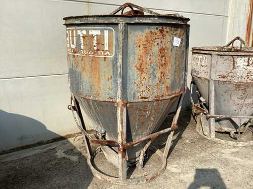 Concrete bucket