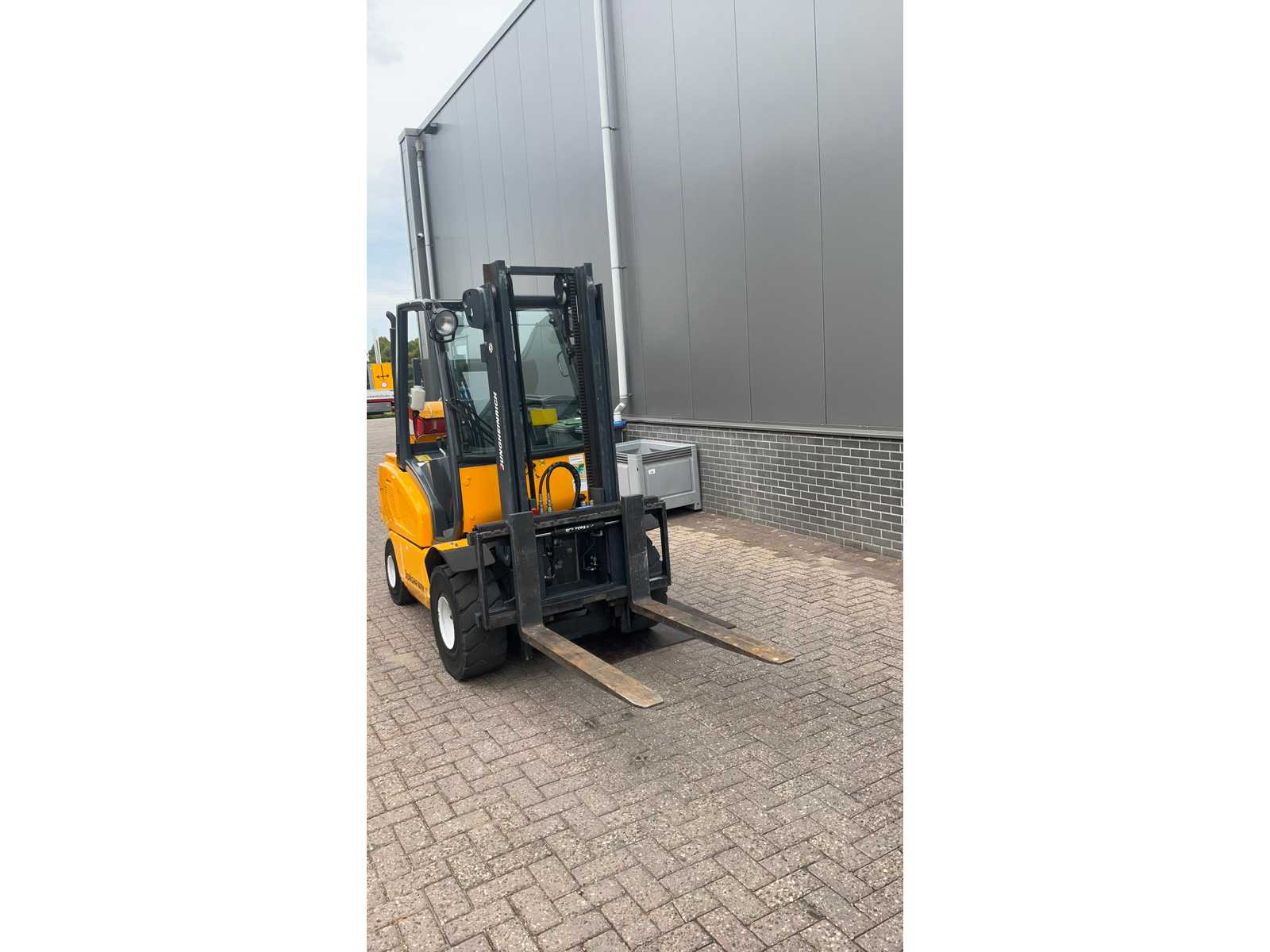 Wózek widłowy Jungheinrich TFG 30S z 2011 roku