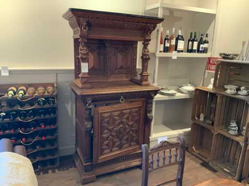 Armadietto scultore in quercia antica