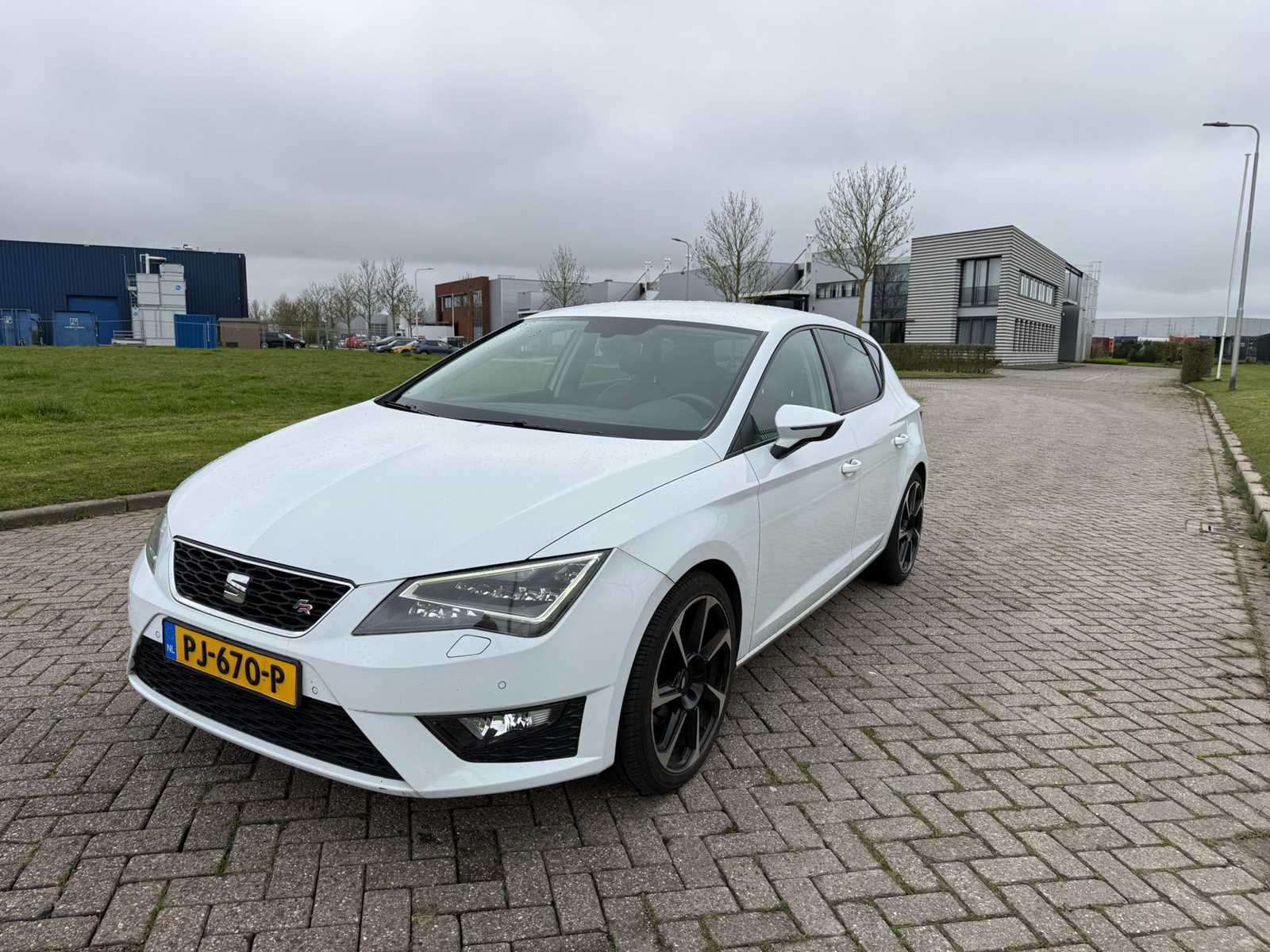 SESEAT Leon 2.0 TDI FR Connect, PJ-670-P