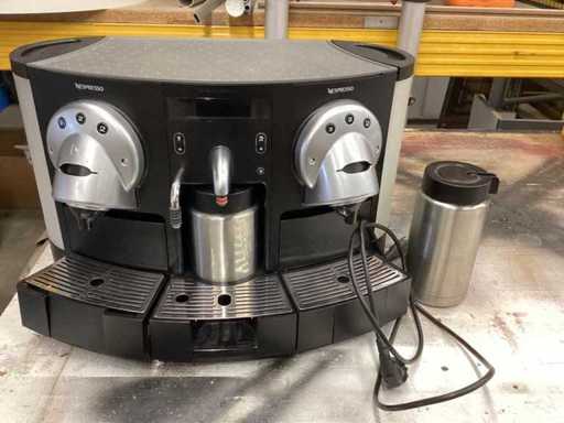 Nespresso Professional Kaffeemaschine Typ 702 / CS220