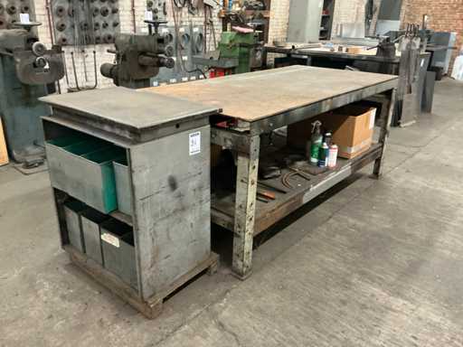 Metal workbench