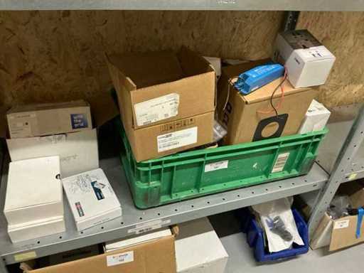 Série de divers accessoires électriques