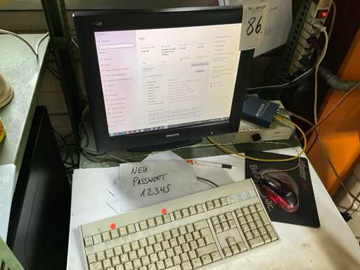 Fujitsu / Philips PC met flatscreen, muis en toetsenbord