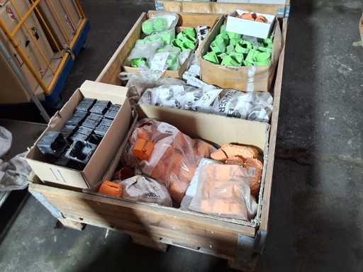   Palette mit Elektroinstallationsmaterial Spelsberg + Kaiser