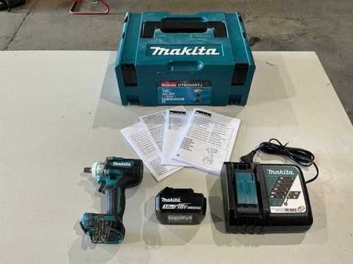Makita DTW300 Impact Wrench Set