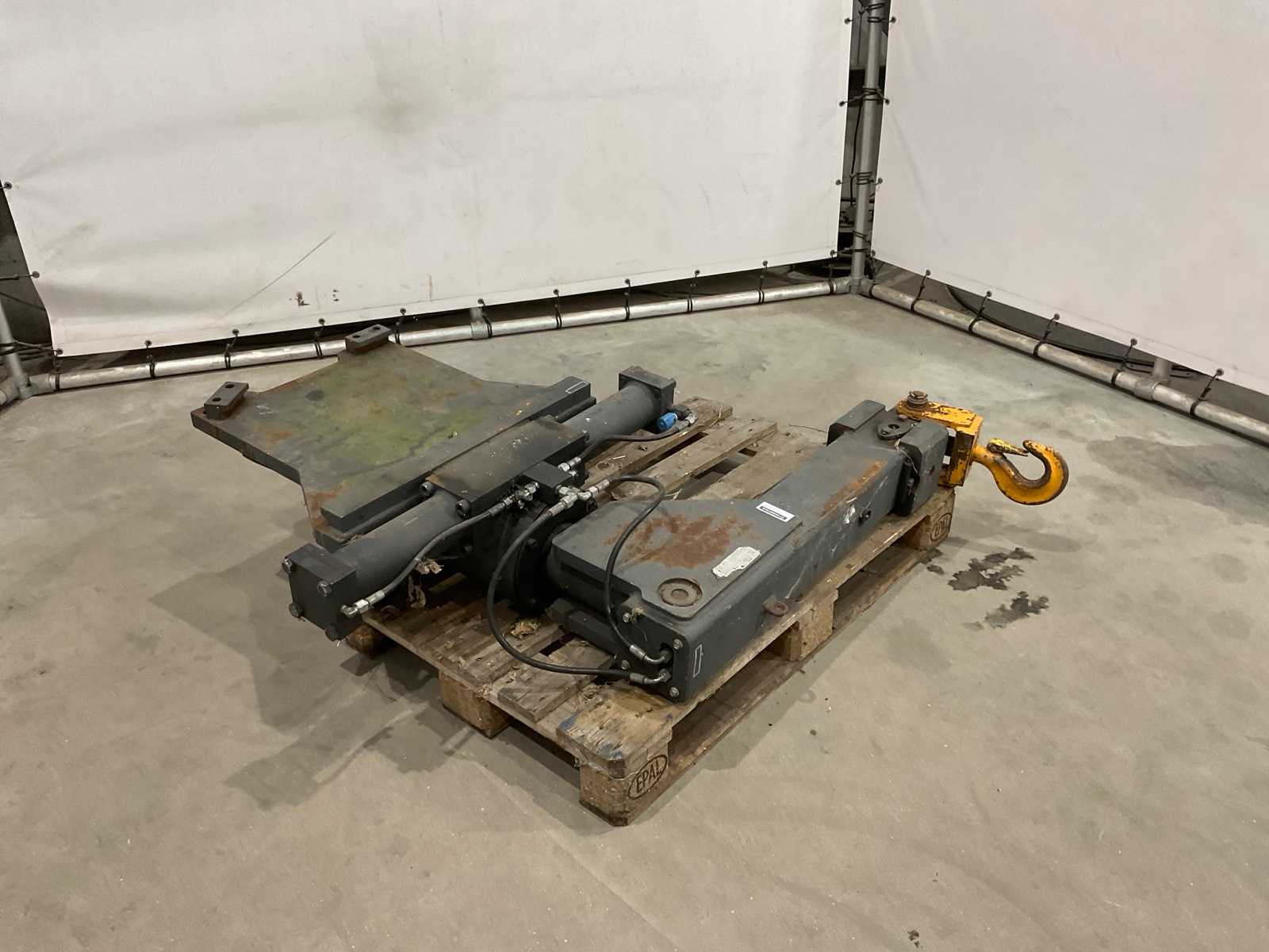 Meyer – Material attachment