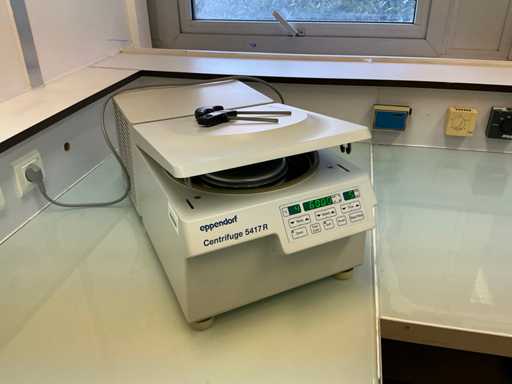 Eppendorf 5417R Centrifuge