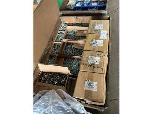 Palé de diferentes tornillos A2 + arandelas con junta