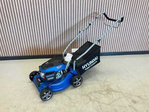 Tondeuse à gazon Hyundai à essence inutilisée
