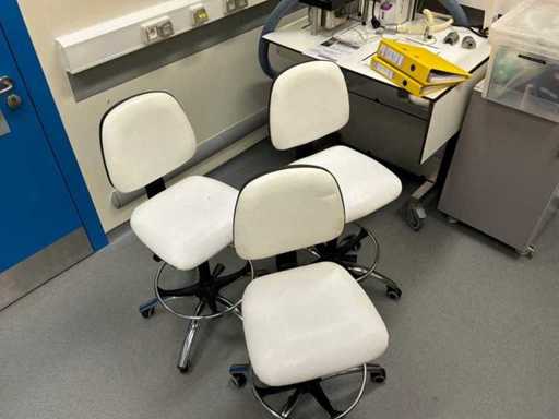 Chairs (3x)