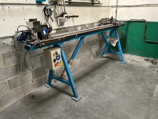 Manipulator de sudură orizontală