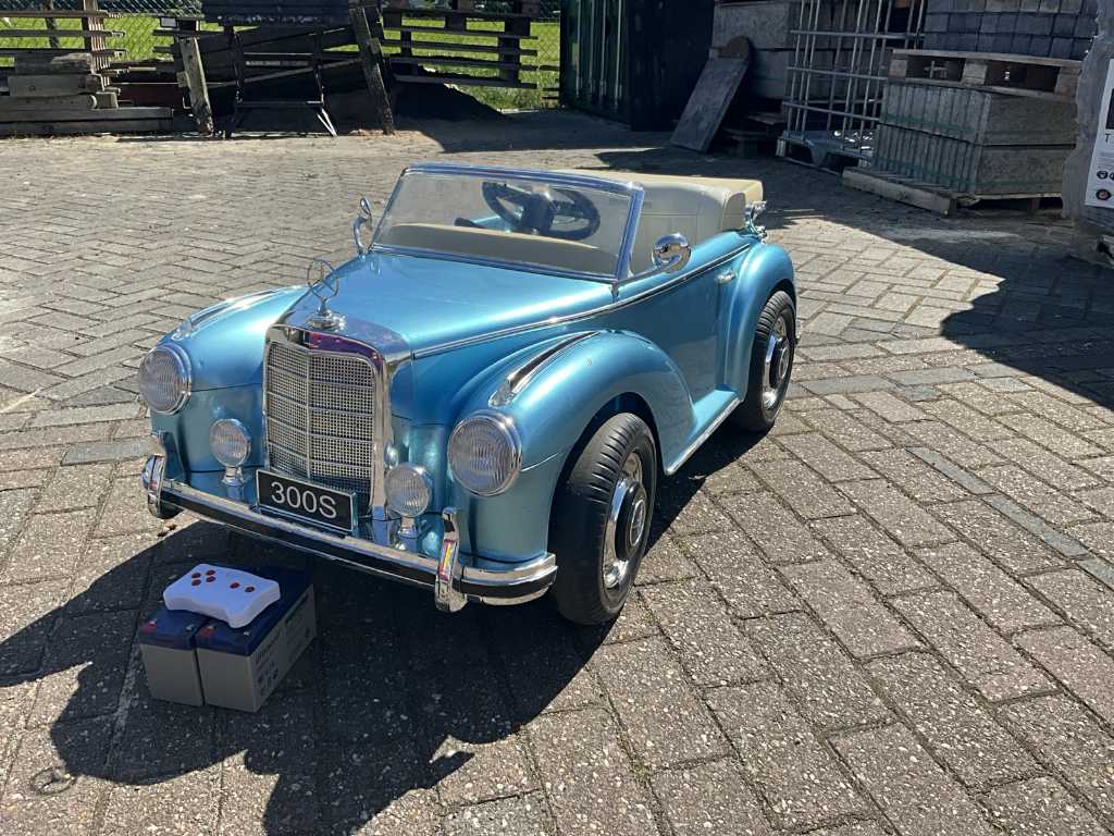 Mercedes classic car electric children's car