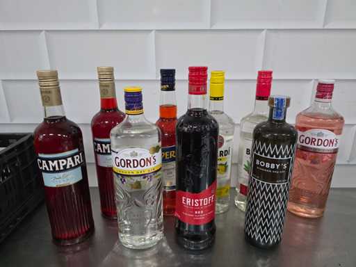 Bacardi, Bobbi's, Campari, etc. Sticlă de băuturi spirtoase (9x)