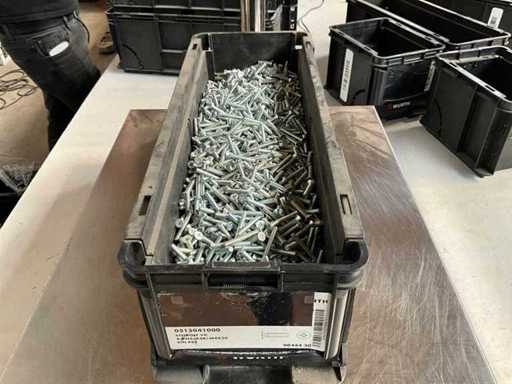 Würth 10,86 kg Versenkte Kopfschraube M4x30 im stapelbaren Behälter