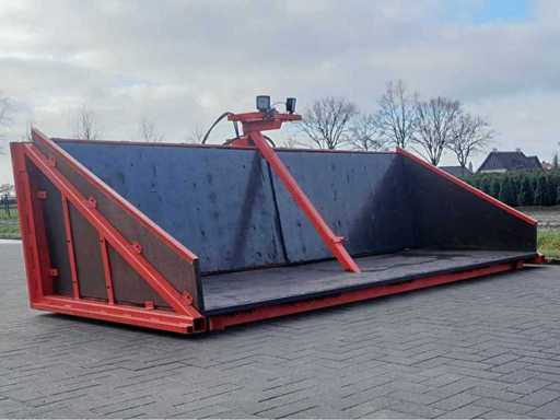 Großer Transportbehälter mit hydraulischer Aufschieberplatte